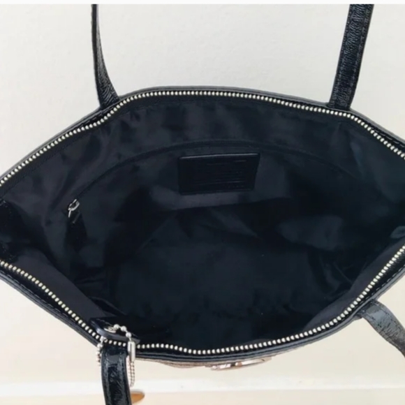 Black Signature Stitched Patent Leather Shoulder Bag F19198 - Picture 9 of 10